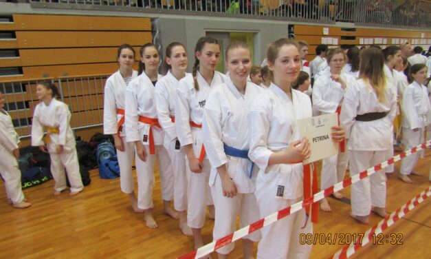 Članovi  Petrine( Bibinje ) na međunarodnom karate natjecanju u Kopru