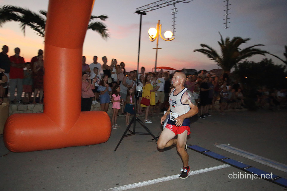 ODRŽAN BIBINJE SUMMER RUN – NAJBRŽI BIBINJCI SU TONI BUGARIJA I SILVIA VUICA  drugi dio prolasci kroz start