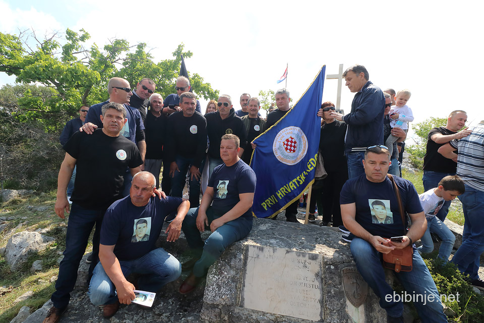 Bibinjci na mimohodu u Polaču, u čast i sječanje na poginulog bibinjskog branitelja Franka Lisicu.