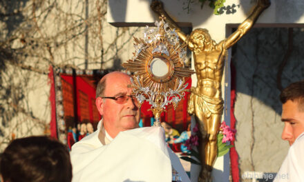 Bibinje Tjelovo procesija sa Presvetim Oltarskim Sakramentom