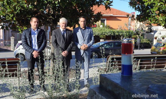 Polaganjem vijenaca obilježen Dan neovisnosti Republike Hrvatske