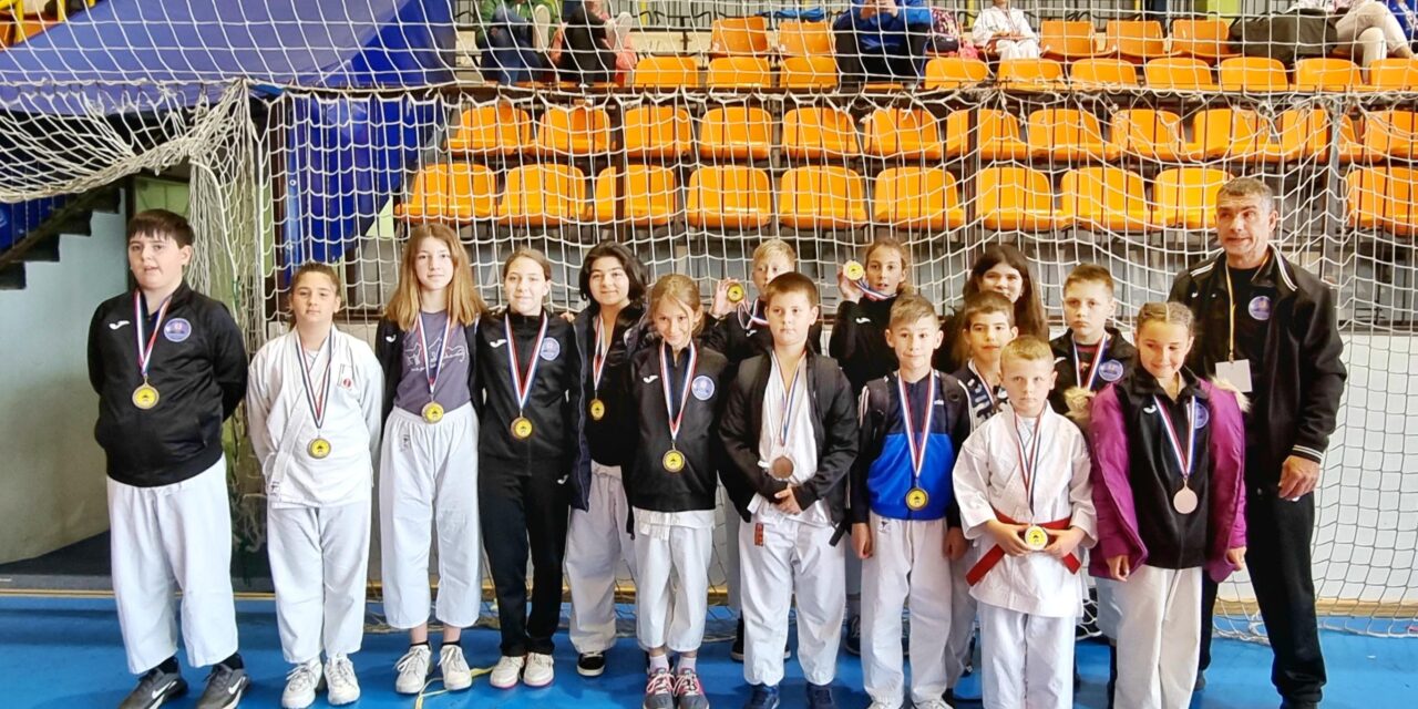 Mladi karataši iz Bibinja među 560 natjecatelja osvojili 9 medalja!