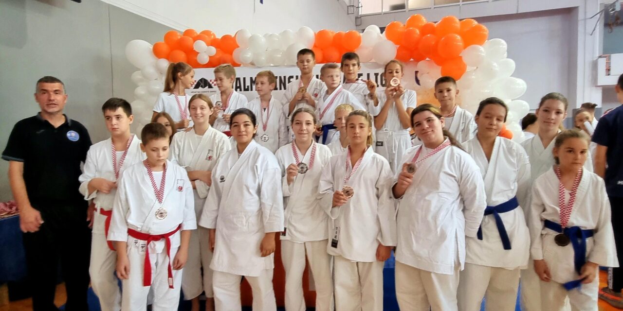 Bibinjski karataši osvojili 2 zlatne, 5 srebrnih i 10 brončanih medalja na 3. kolu<br>Dalmatinske karate lige