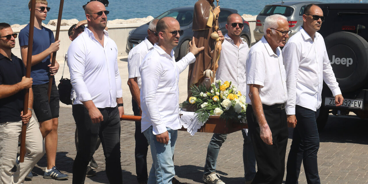 Fešta sv. Roka u Bibinjama: Procesija kroz Staro selo