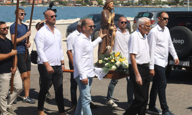 Fešta sv. Roka u Bibinjama: Procesija kroz Staro selo