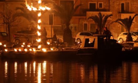  Kad more zasvijetli: tisuće plamenova i vjera koja ujedini Bibinje