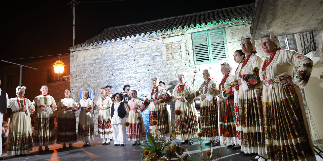 Večer folklora u Bibinjama okupila čuvare hrvatske tradicije